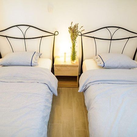 Apartments Lux Pag Pag Town Eksteriør bilde